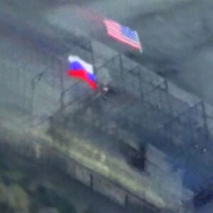 rus ordusu ukrayna mevzilerine saldirirken abd bayragi tasidi 6kNkhJDw