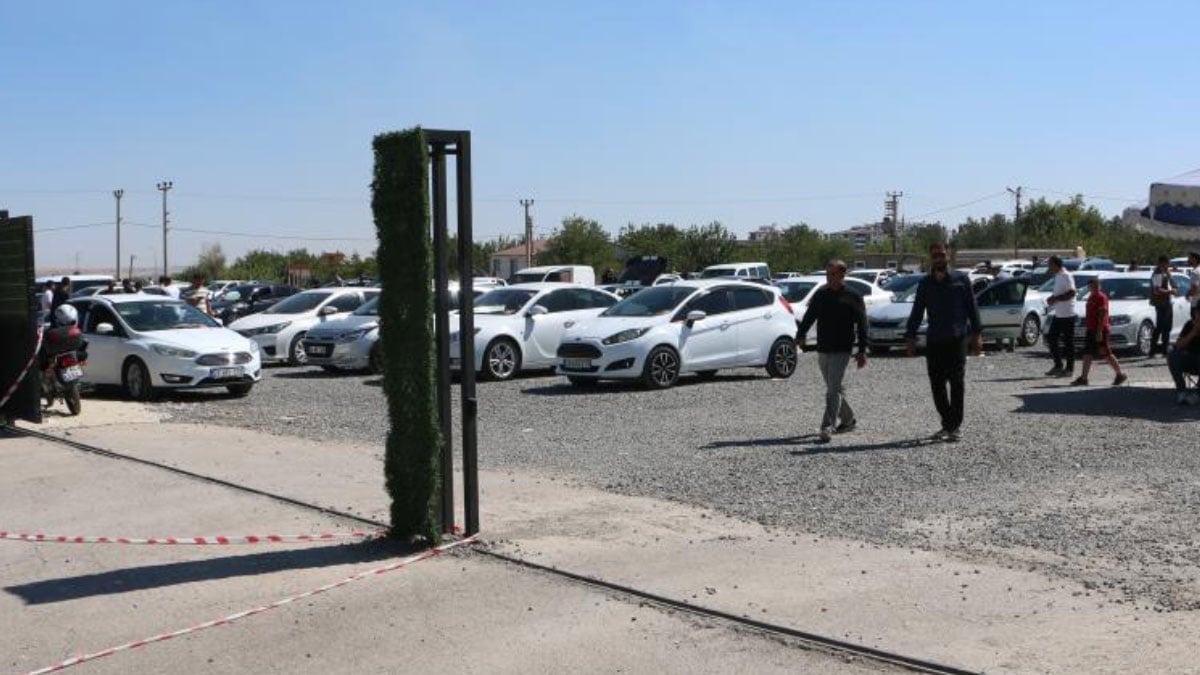 2 el arac pazarinda bir garip durum araclar elde kaldi FfNfX7En