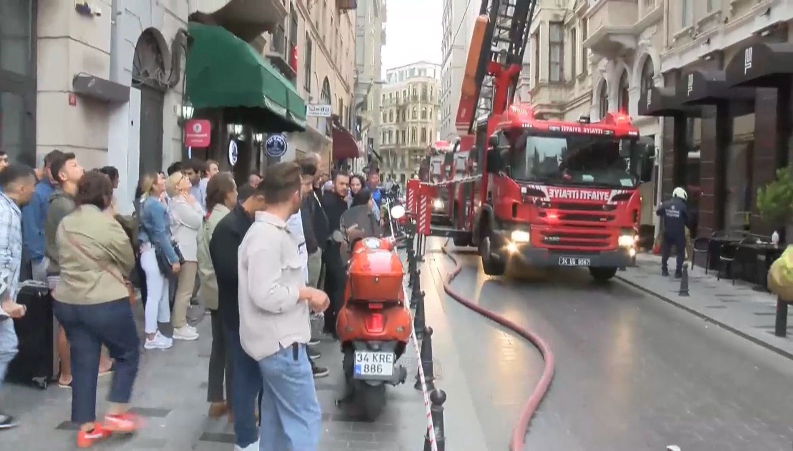 istanbul beyoglunda otelde yangin gDEknQKW