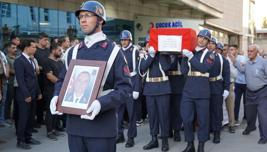 karakol komutani astsubay kalp yetmezliginden hayatini kaybetti beKi62Zf