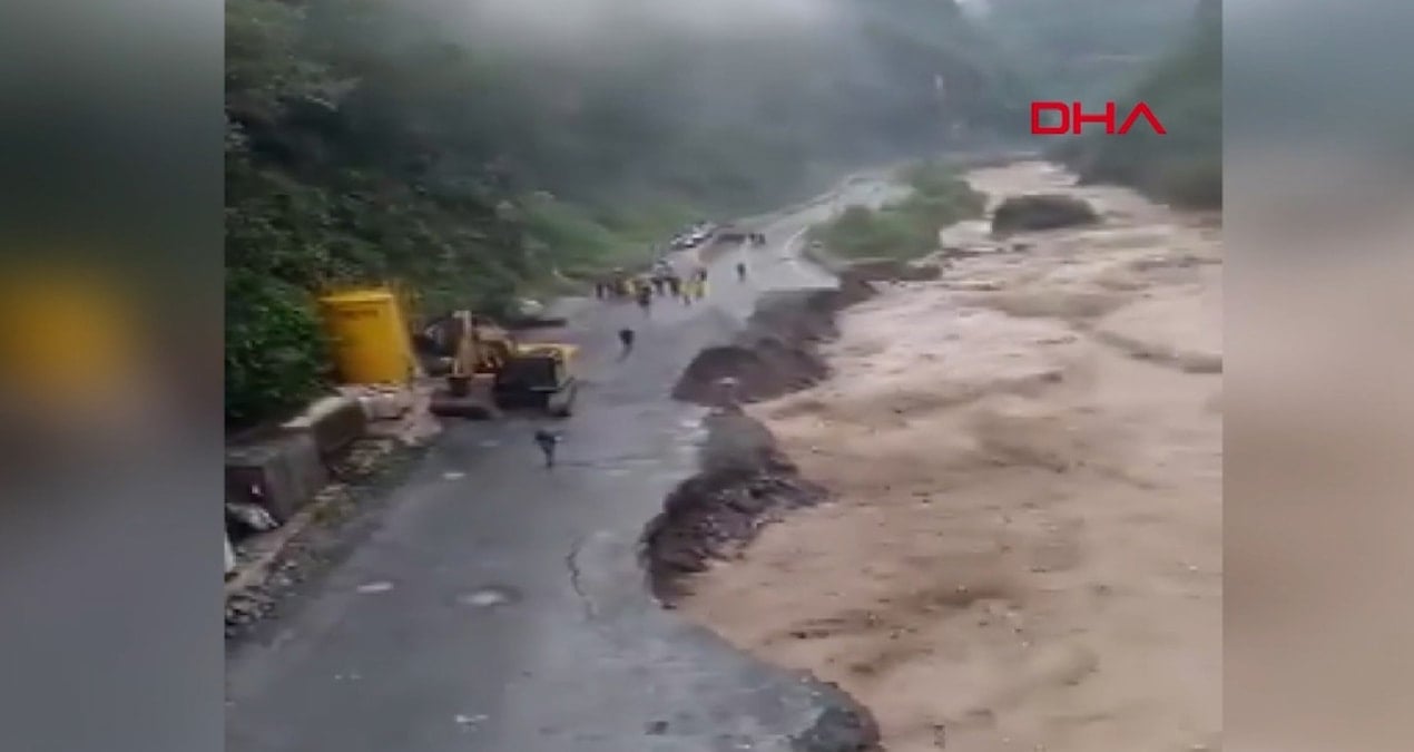 rizede yol coktu isciler mahsur kaldi VV58dlmP