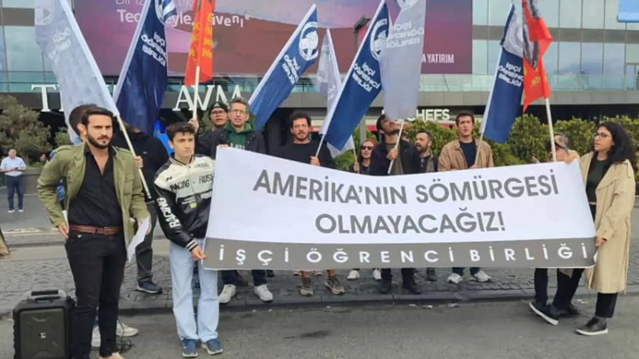 trump avm onunde protesto trump ve avanesine karsi mucadele etmek zorundayiz 2URBmQNm