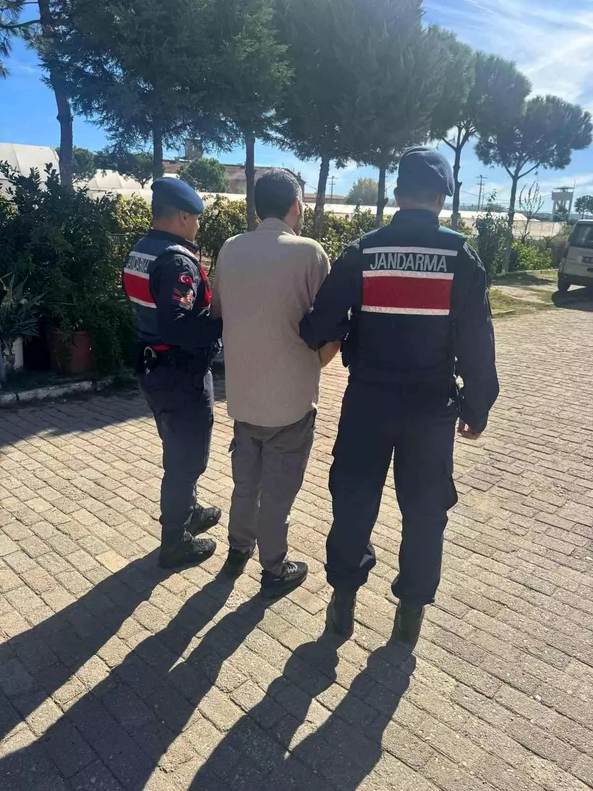 10 yil hapis cezasi ile aranan sahis yakalandi ahN2stO4.jpg