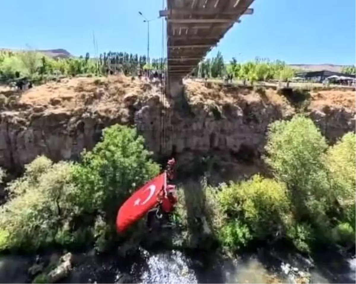 jak timinden cumhuriyet bayrami kutlamasi WRsiRWc6.jpg