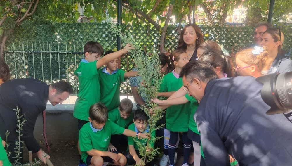 sehit ogretmen adinin verildigi okulda anildi J8wc8NZ1.jpg