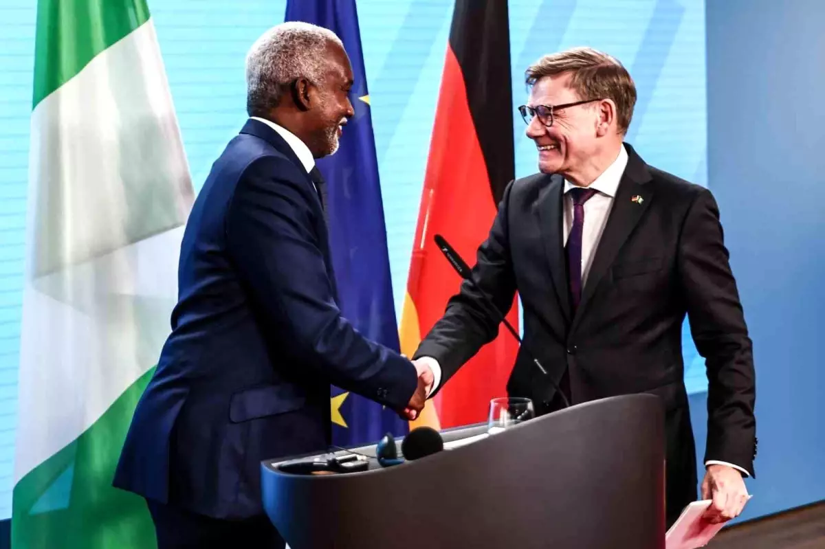 alman bakan wadephul suriyelilerin gonullu donusu gerceklesmezse zorla yapilabilir ZJUdafFS.jpg