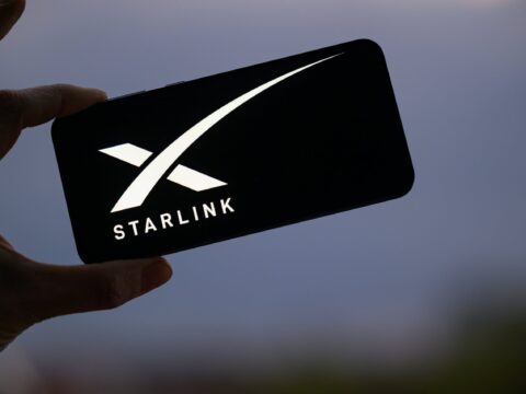 Eski İsrail Başbakanı: İran’a gizlice Starlink soktuk