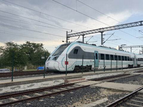 Milli elektrikli tren yeni hatta halkali uzunkopru seferleri basladi VJStbyG5